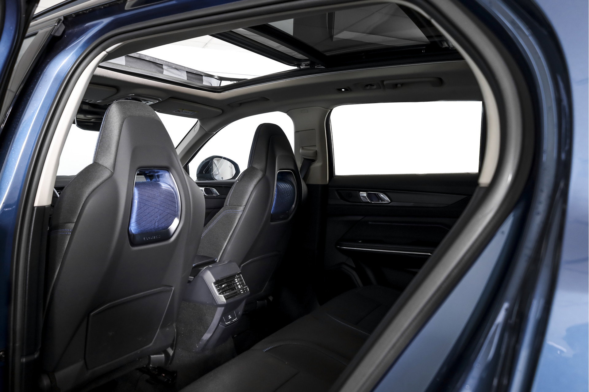 Lynk & Co - 01