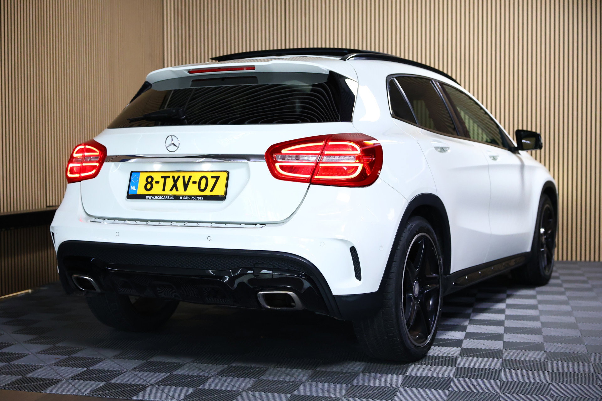 Mercedes-Benz 200 AMG Prestige PANODAK NAVI CLIMA CRUISE BT KEYLESS `14 - foto 3