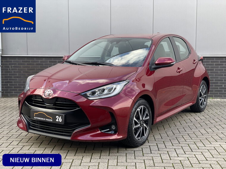 Foto van Toyota Yaris 1.5 VVT-i DYNAMIC / LED / CRUISE / CARPLAY / RIJKLAAR