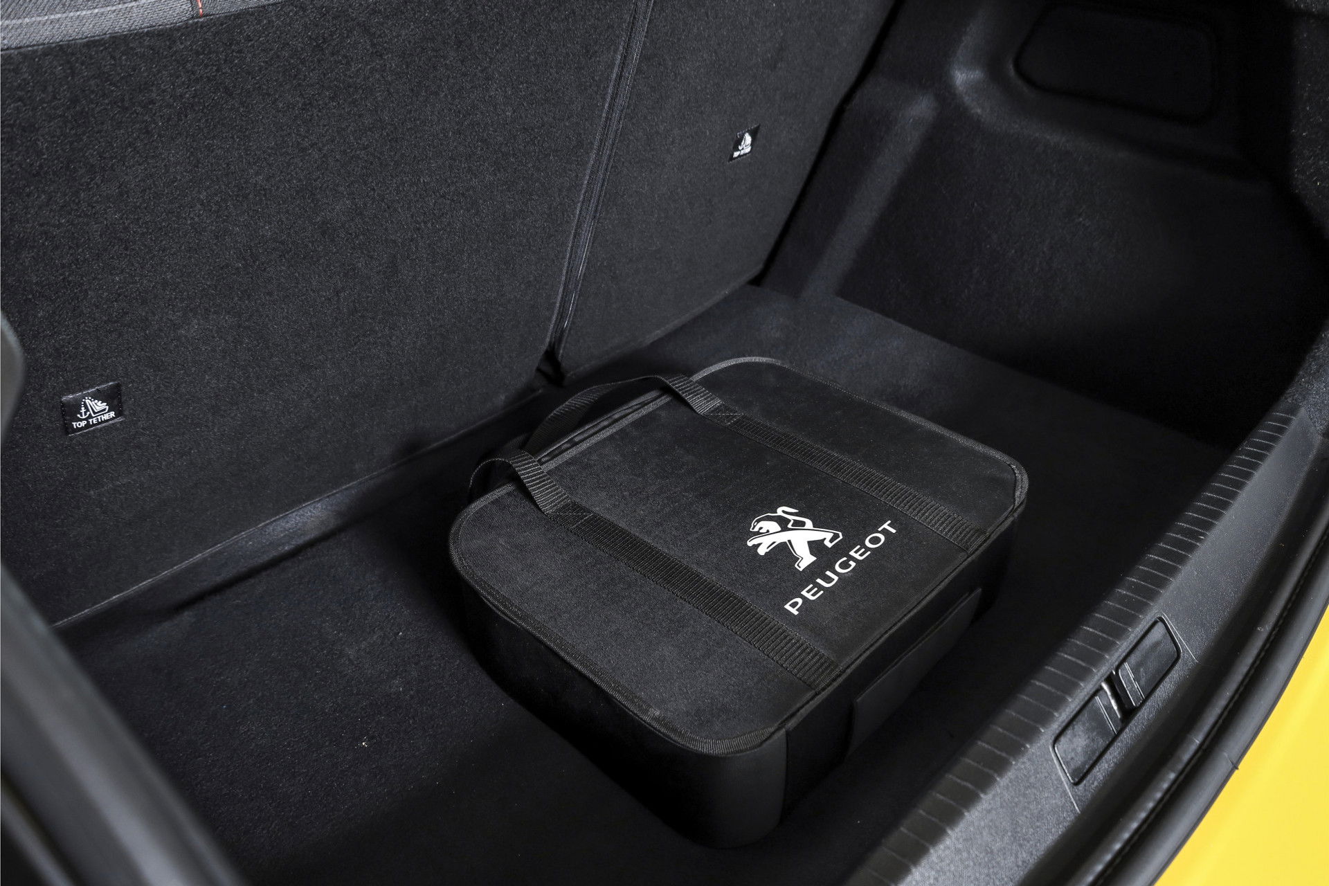 Peugeot - e-208