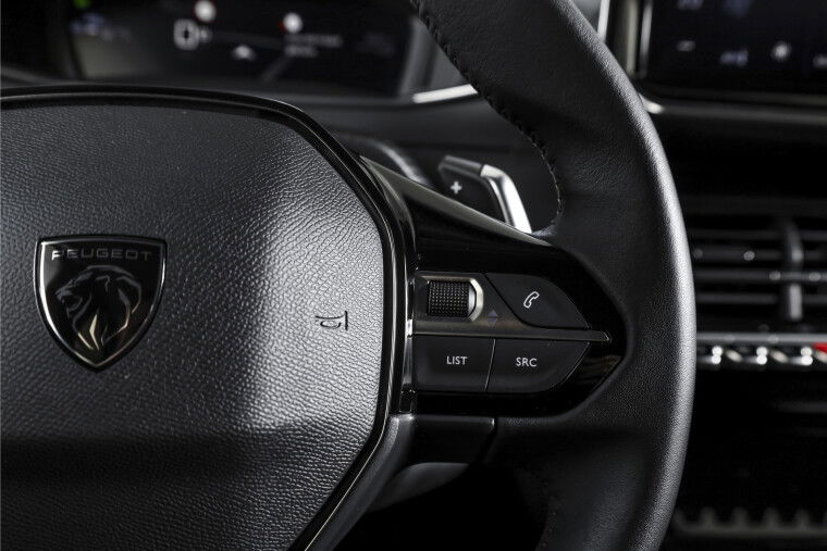 Peugeot - 208