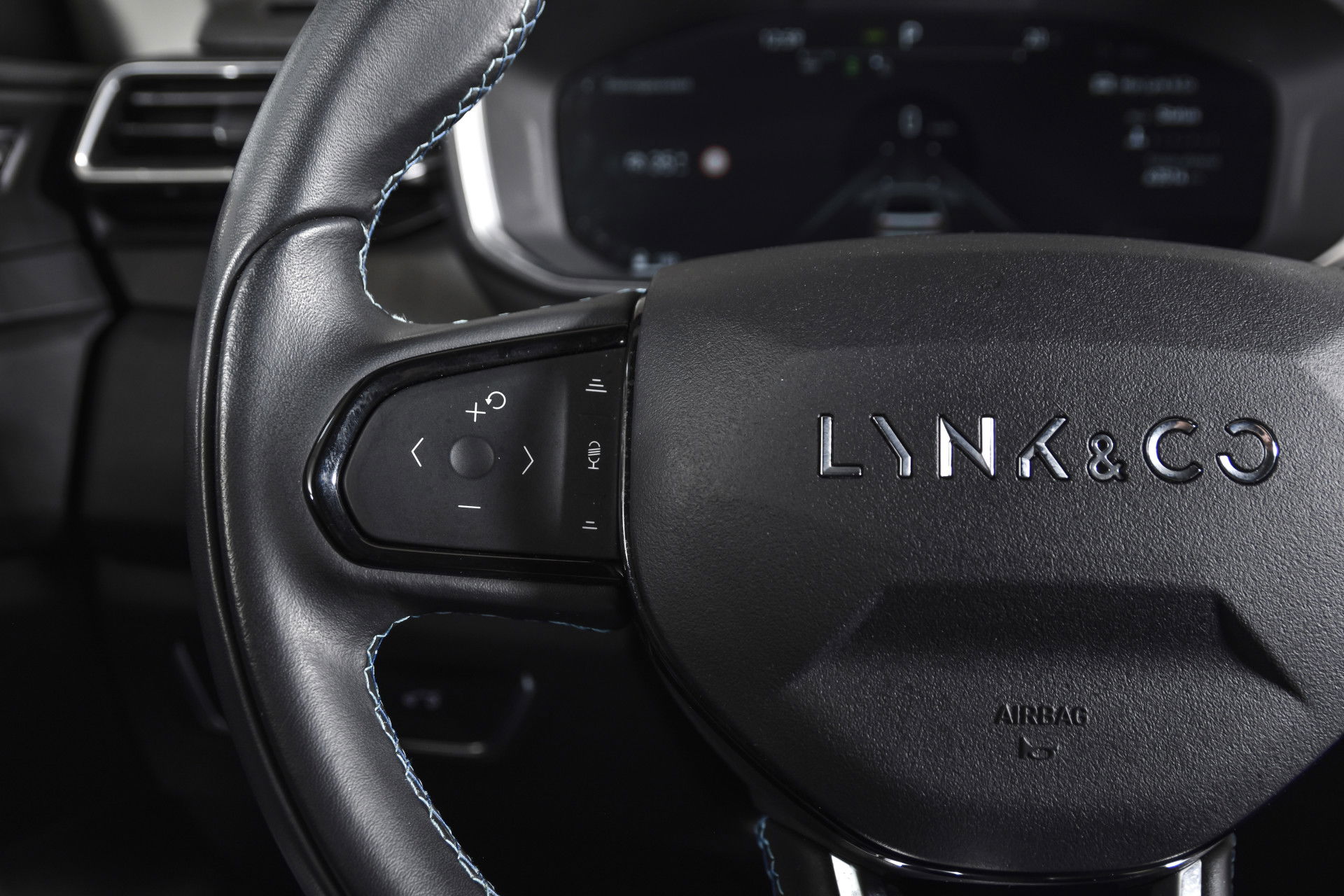 Lynk & Co - 01