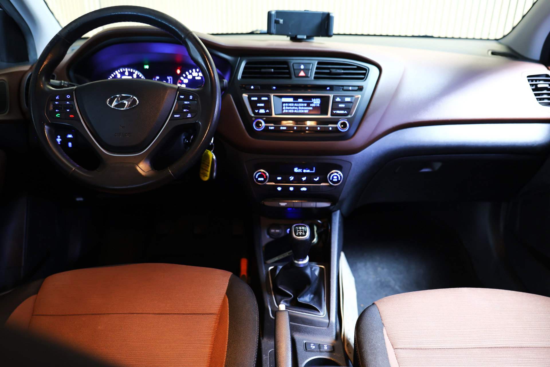 Hyundai 1.2 HP i-Motion Comfort CRUISE CLIMA BT THAAK '15 - foto 25