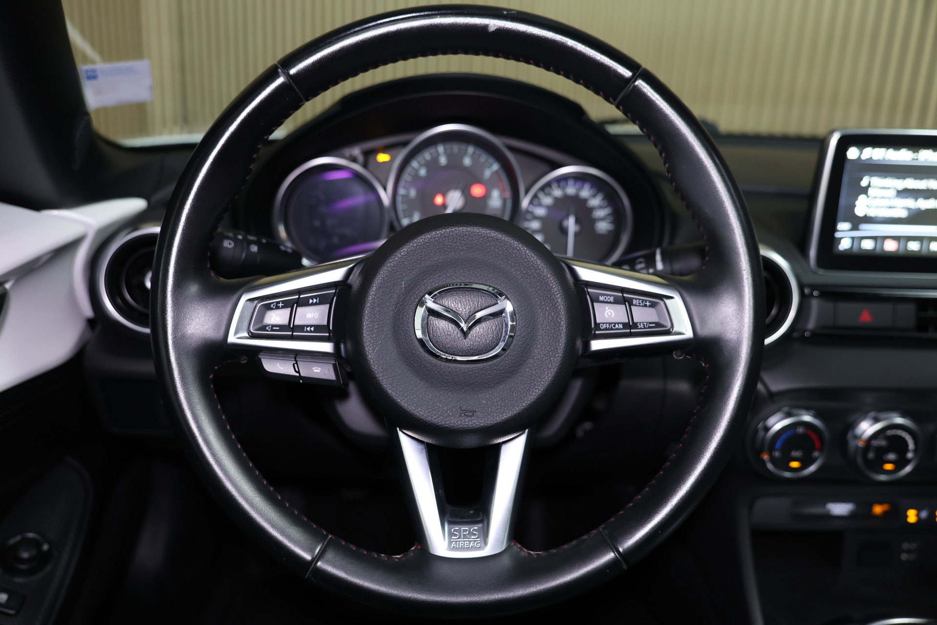 Mazda 1.5 SkyActiv-G 131 GT-M BOSE LEDER NAVI KEYLESS CRUISE BT "16 - foto 31