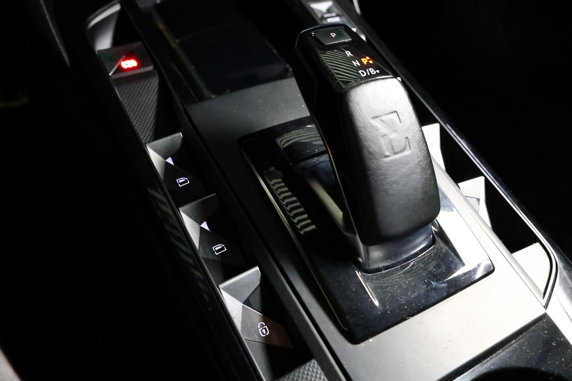 DS Crossback E-Tense PERFORMANCE AVM VIRTUAL NAVI HEADUP CLIMA STOELVW PARKASS. "20 - foto 36