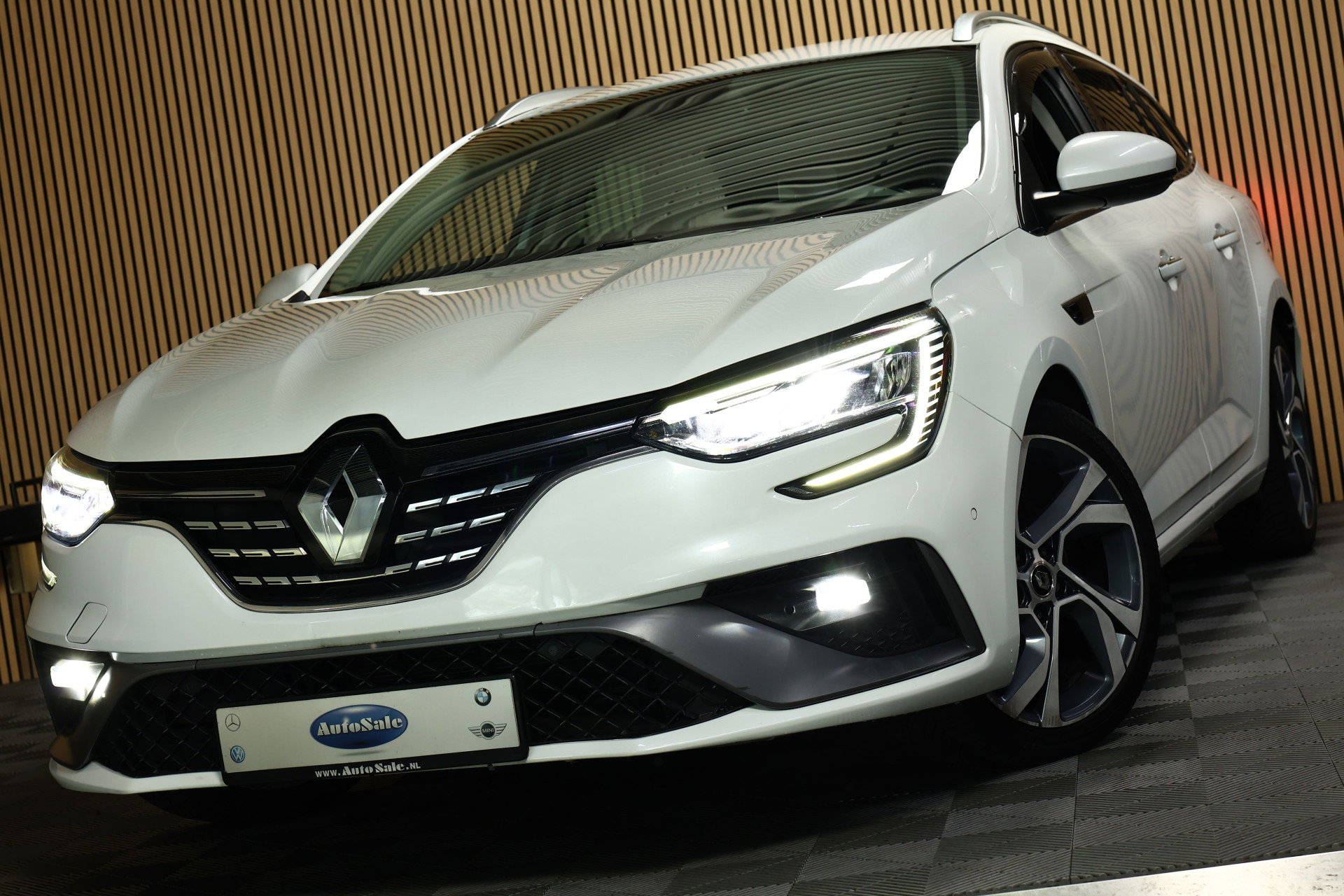 Renault Estate 1.6 Plug-In Hybrid 160 RS Line BOSE CARPLAY PDC CAMERA "21 - foto 9