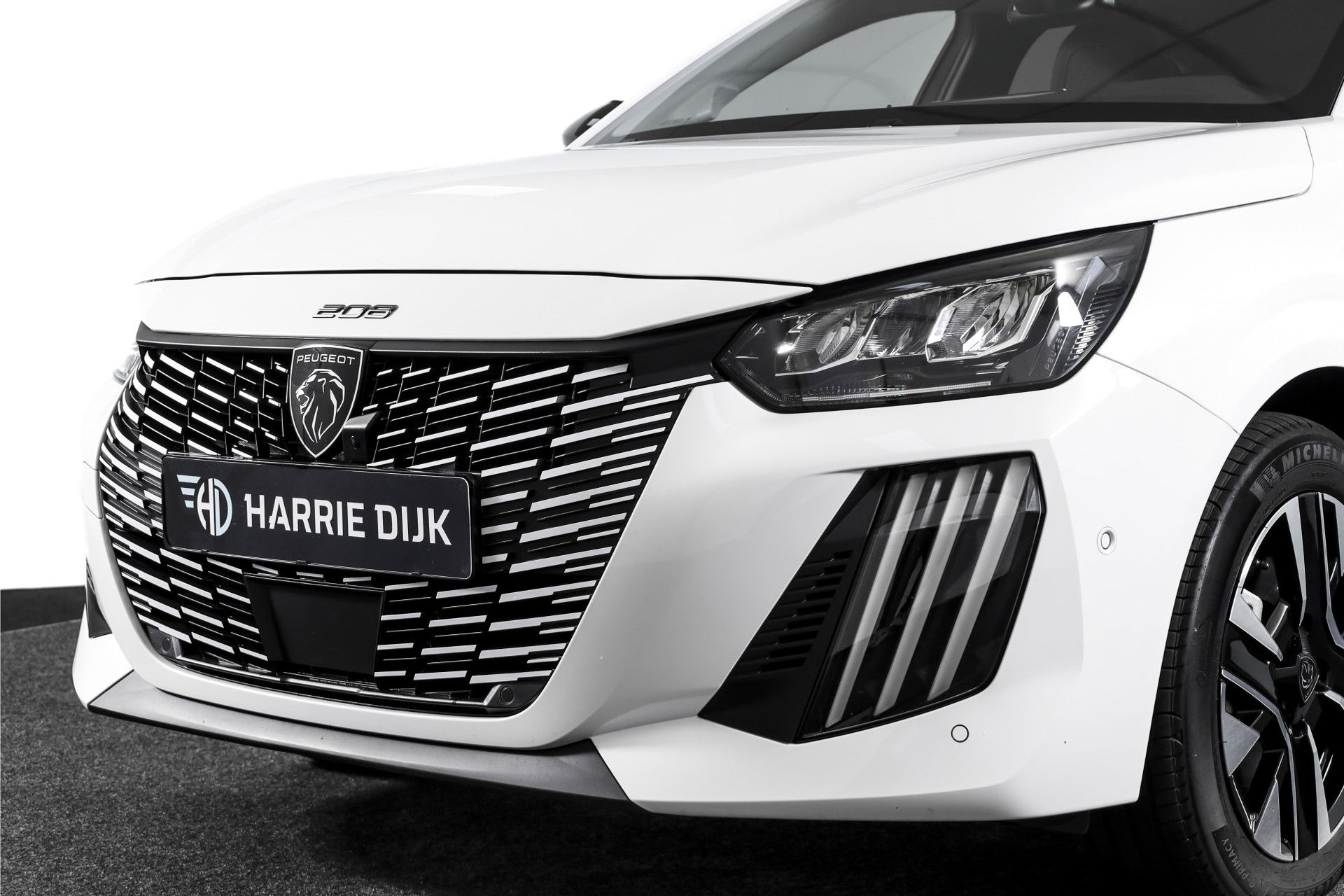 Peugeot - 208