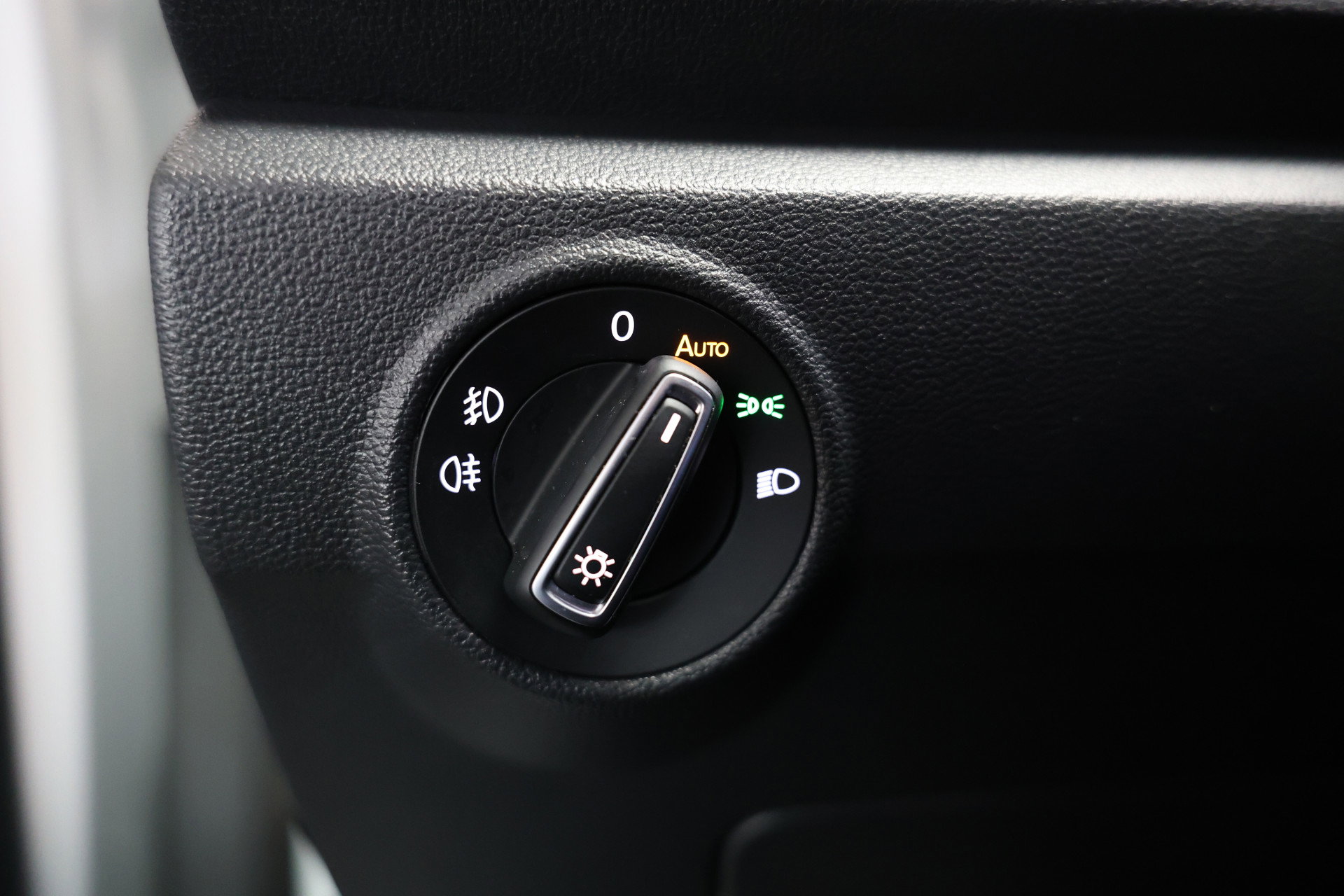 Volkswagen 1.0 TSI R-Line CLIMA VIRTUAL PDC CARPLAY CAMERA PANO LANE+FRONT Ass. '19 - foto 11