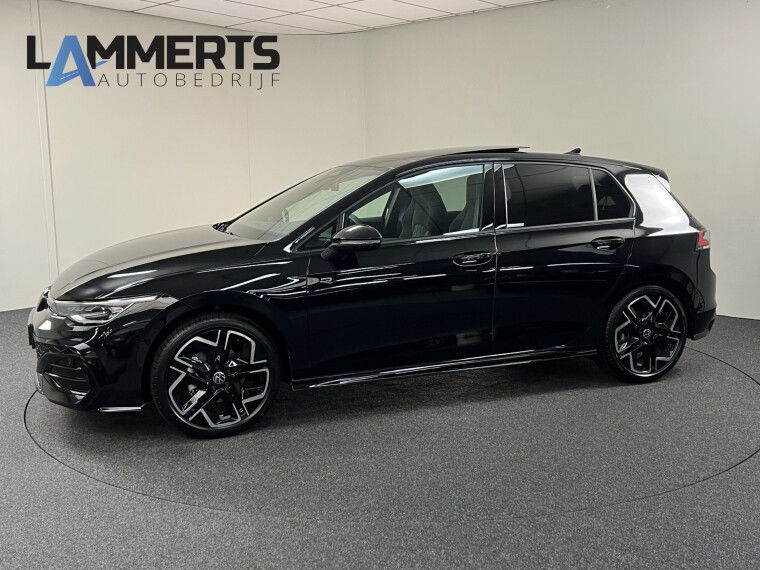 Foto van Volkswagen Golf 1.5 eTSI 150 PK R-Line Edition NIEUW!!!