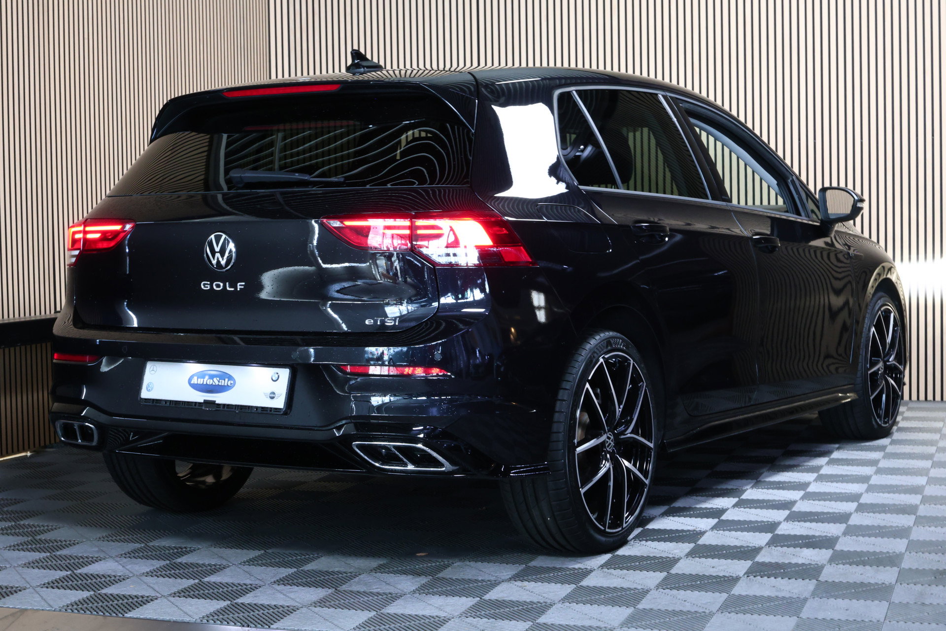 Volkswagen R line 1.0 eTsi AVM ACC CARPLAY CAMERA PDC '24 - foto 3