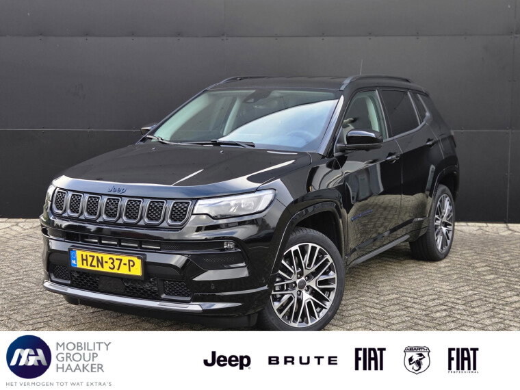 Foto van Jeep Compass 4xe 240 Plug-in Hybrid Electric Summit