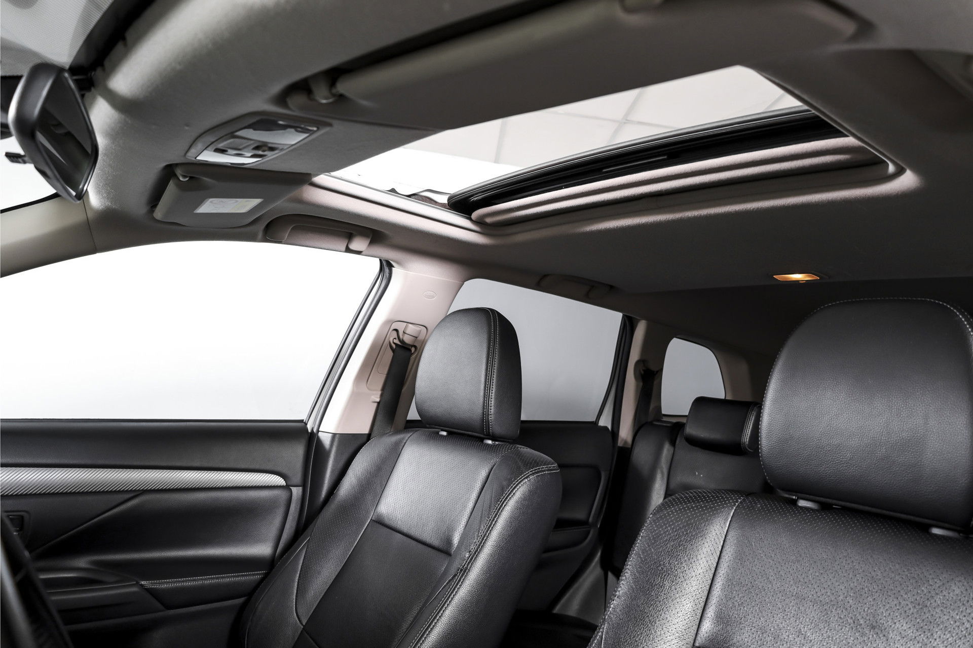 Mitsubishi - Outlander