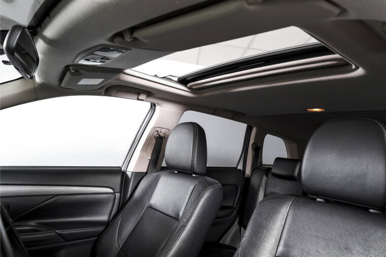 Mitsubishi - Outlander