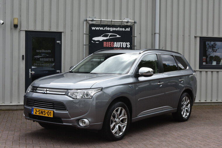 Foto van Mitsubishi Outlander 2.0 PHEV Instyle. Afneembare trekhaak!!