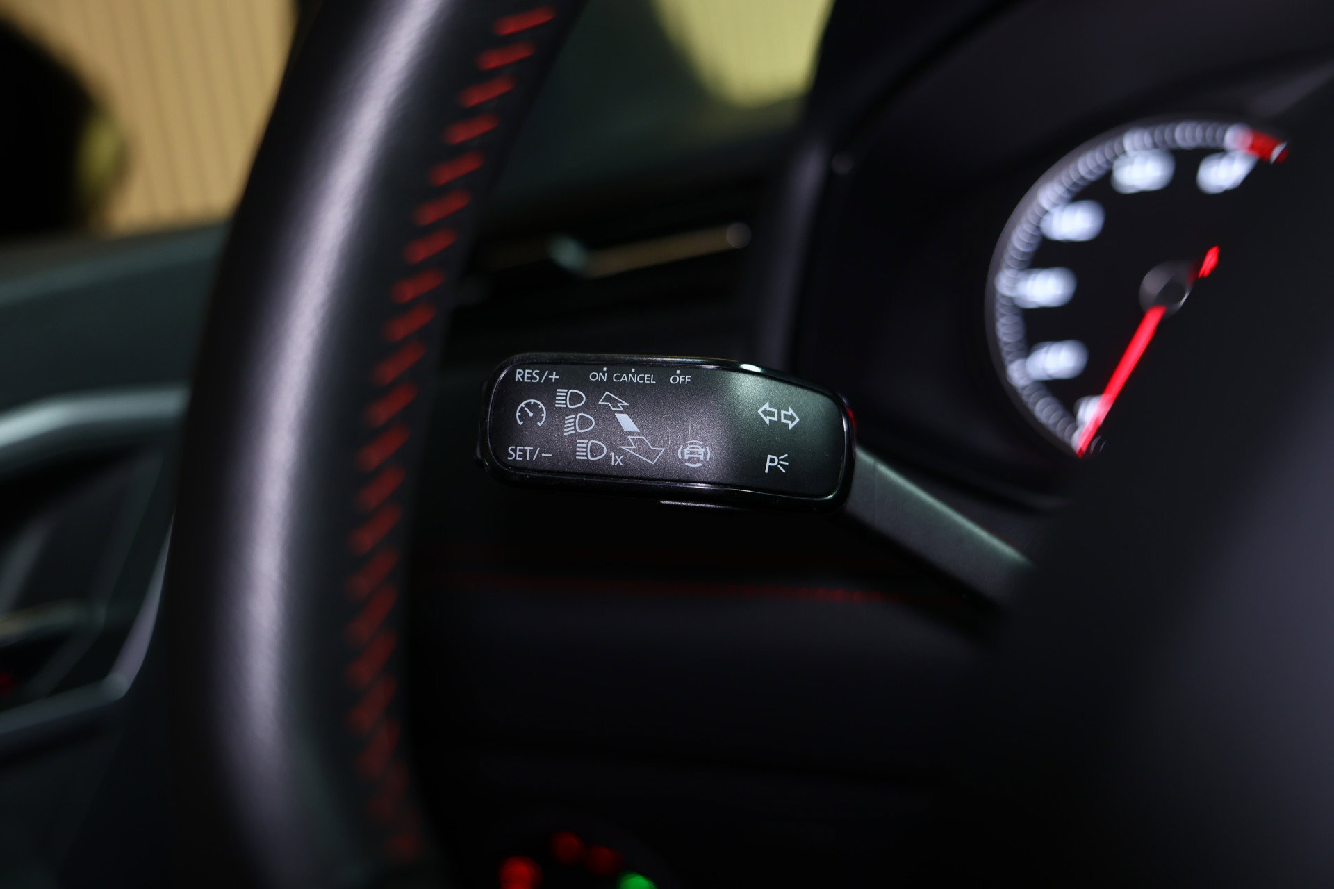 SEAT 1.0 TSI FR NAVI CLIMA CRUISE SFEER BEATS PDC LED CAMERA BT NFC SDP '19 - foto 19