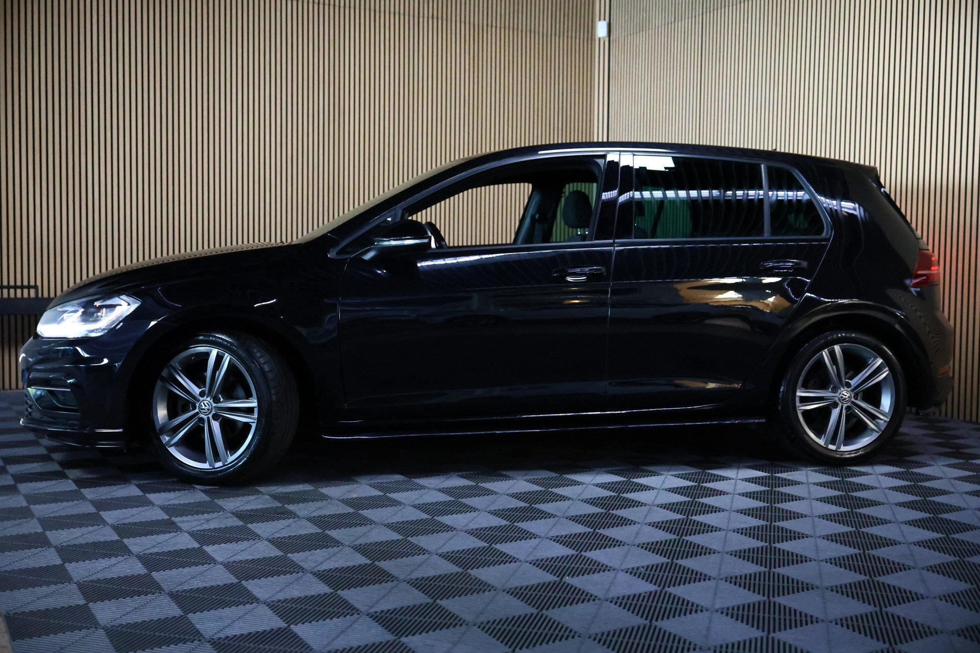 Volkswagen 1.5 TSI Highline Business R DSG NAVI DYNAUDIO ACC CLIMA STOELVW LED '17 - foto 6