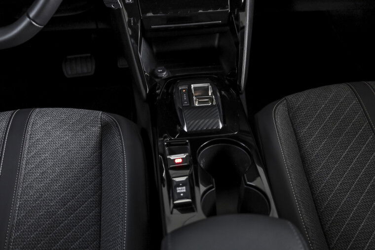 Peugeot - 208