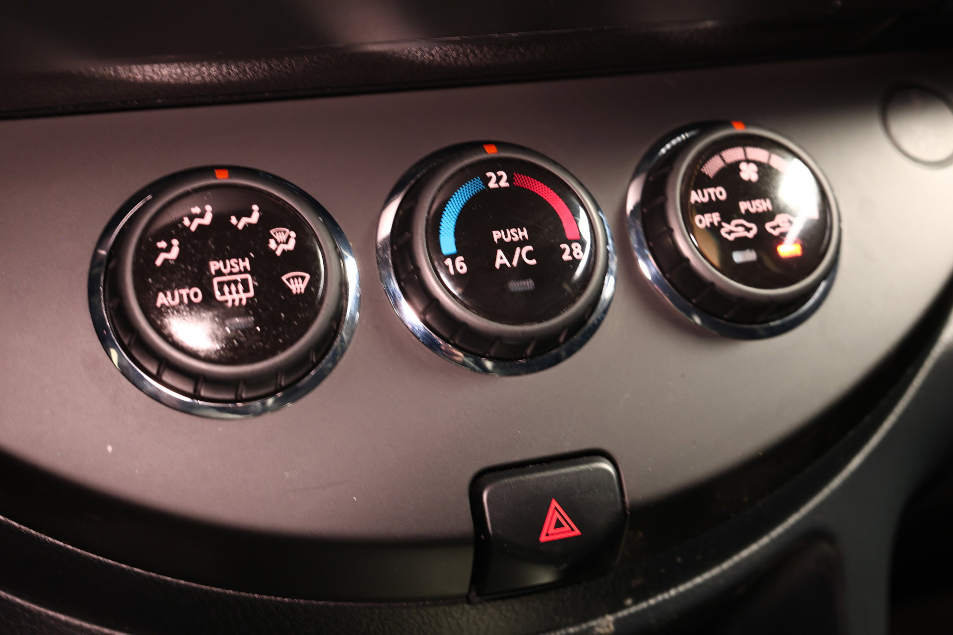 Nissan 1.6 Connect Edition AUTOM NAVI AIRCO CRUISE BT "12 - foto 19
