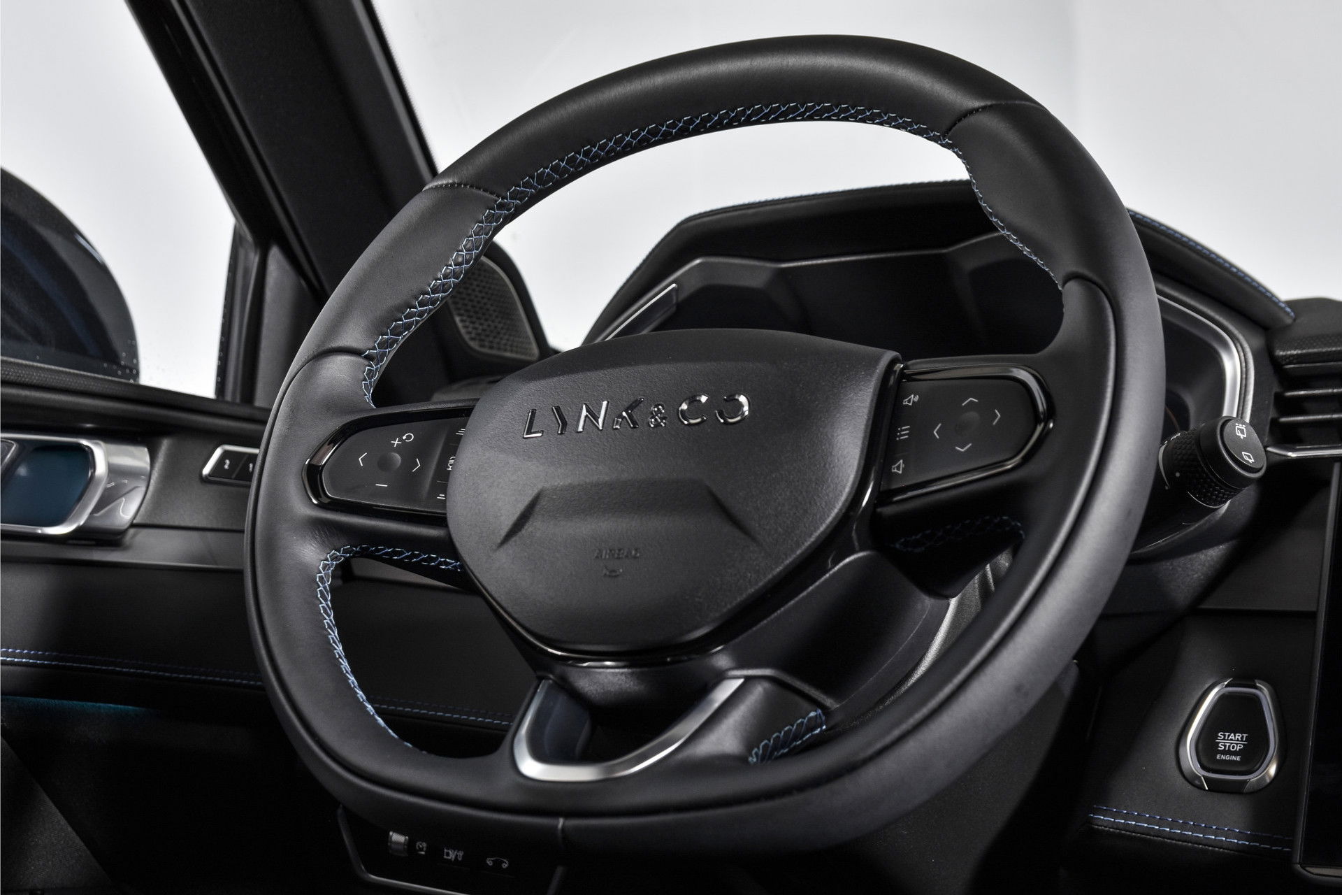 Lynk & Co - 01
