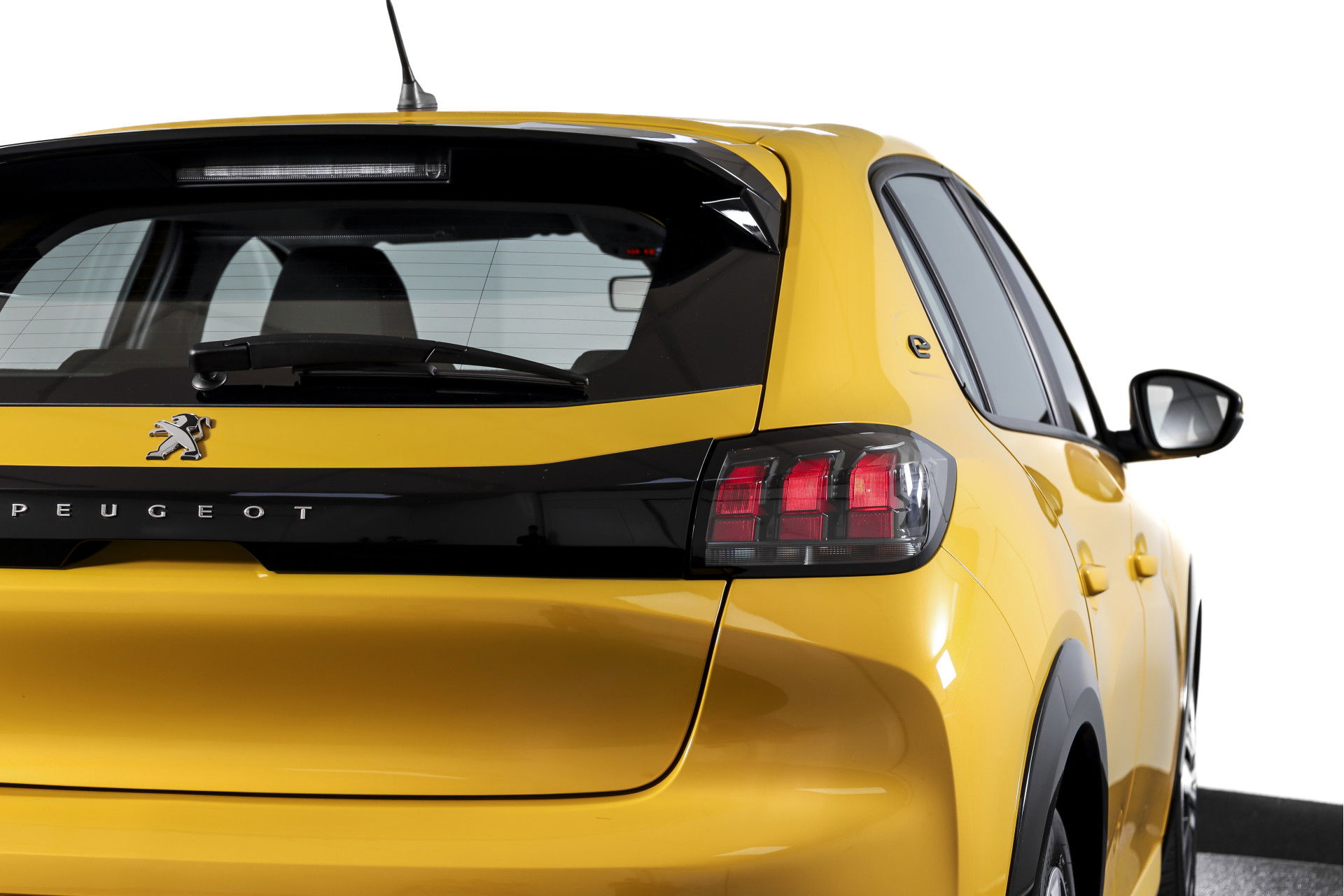Peugeot - e-208
