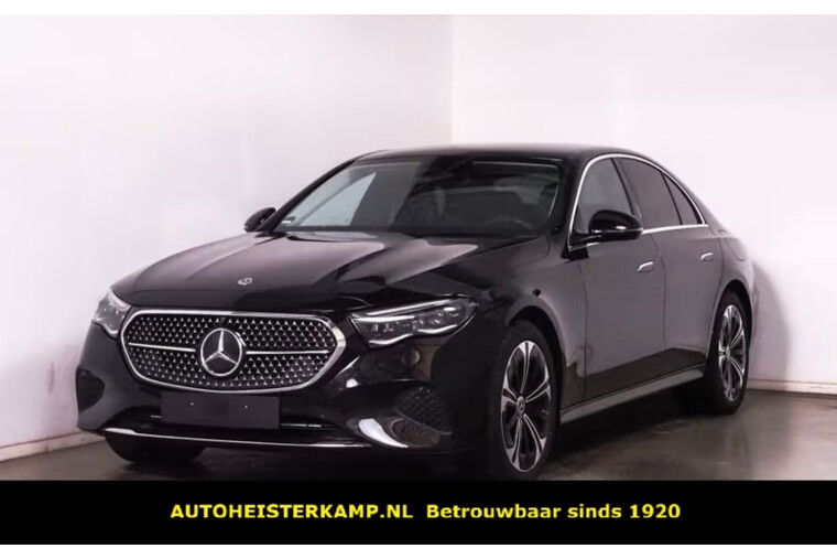 Mercedes-Benz E-Klasse 300 e Avantgarde Distronic Trekhaak Memory Pakket 360 Camera Stuurverwarming Stoelverwarming