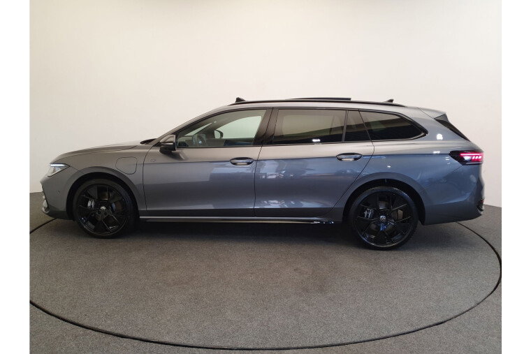 Volkswagen Passat Variant 1.5 eHybrid 272pk DSG/AUT R-Line Wegklapbare trekhaak, Harman/Kardon, Leder, Pano