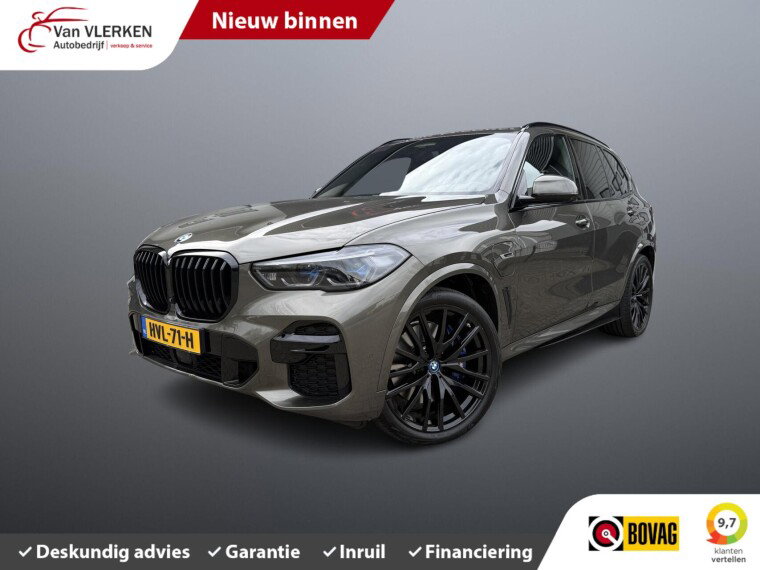 Foto van BMW X5 xDrive45e M SPORT SKYLOUNGE 22 inch