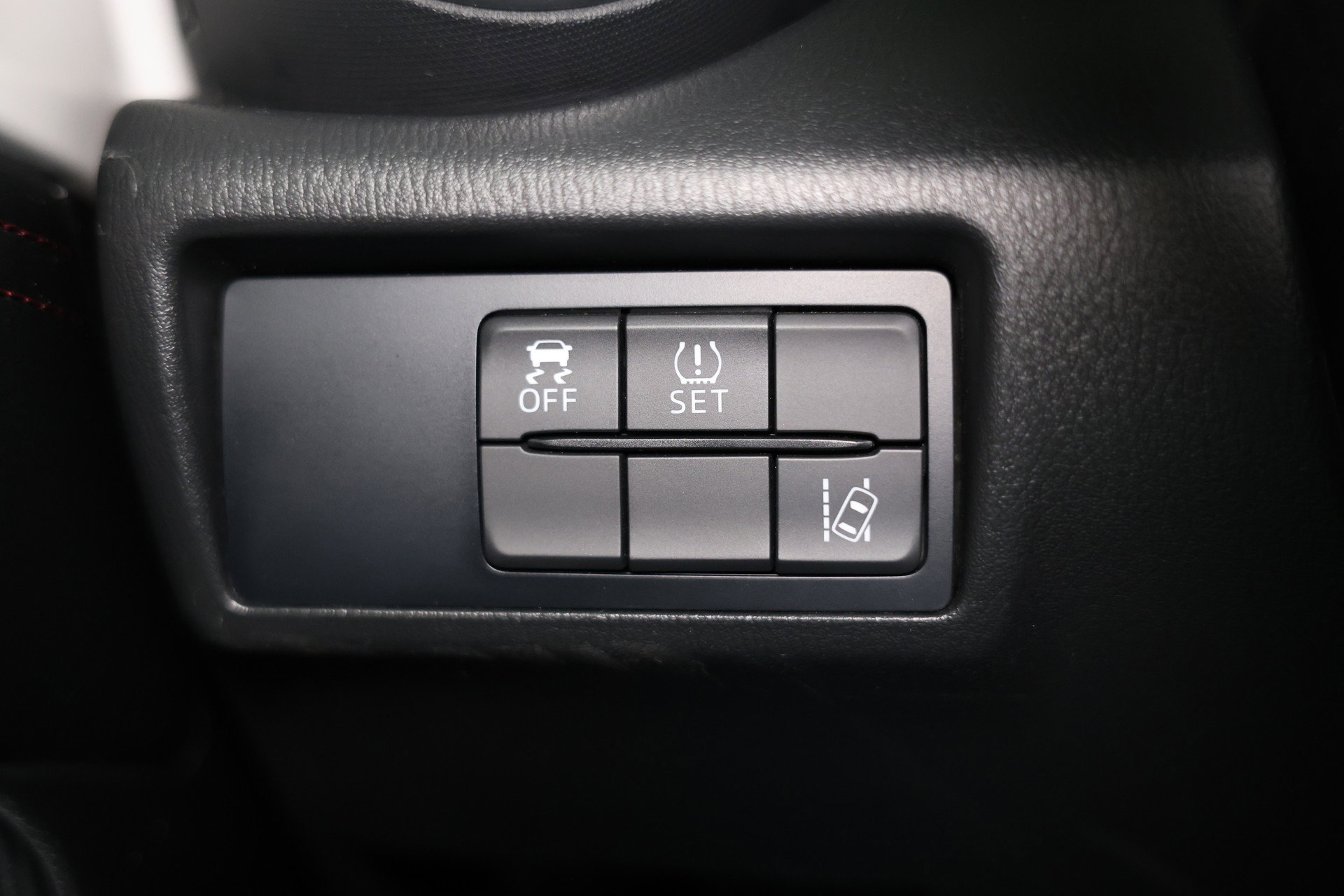 Mazda 1.5 SkyActiv-G 131 GT-M BOSE LEDER NAVI KEYLESS CRUISE BT "16 - foto 13