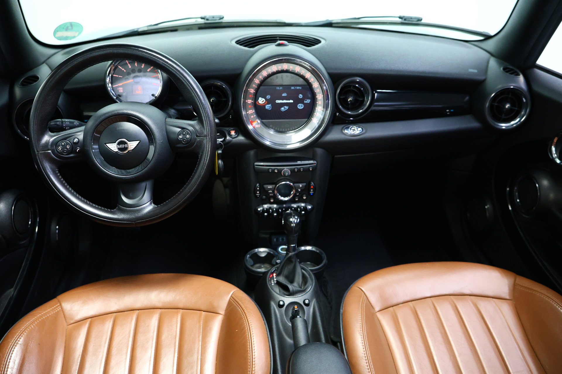 MINI 1.6 AUTOMAAT Chili LEDER NAVI BT STOELVW PDC '15 - foto 2