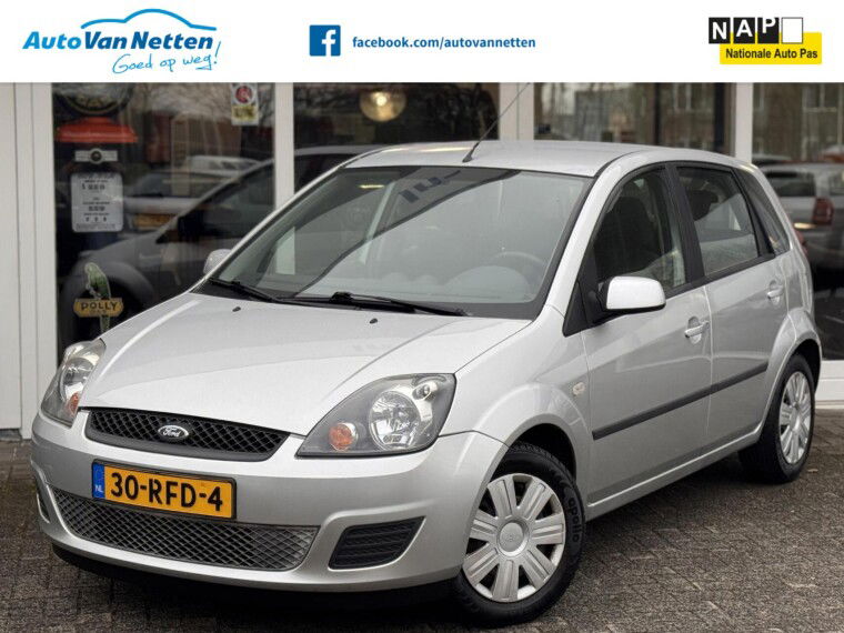 Foto van Ford Fiesta 1.4-16V 80pk, Airco,Elek pakket,cpv,Trekhaak,Radio/cd