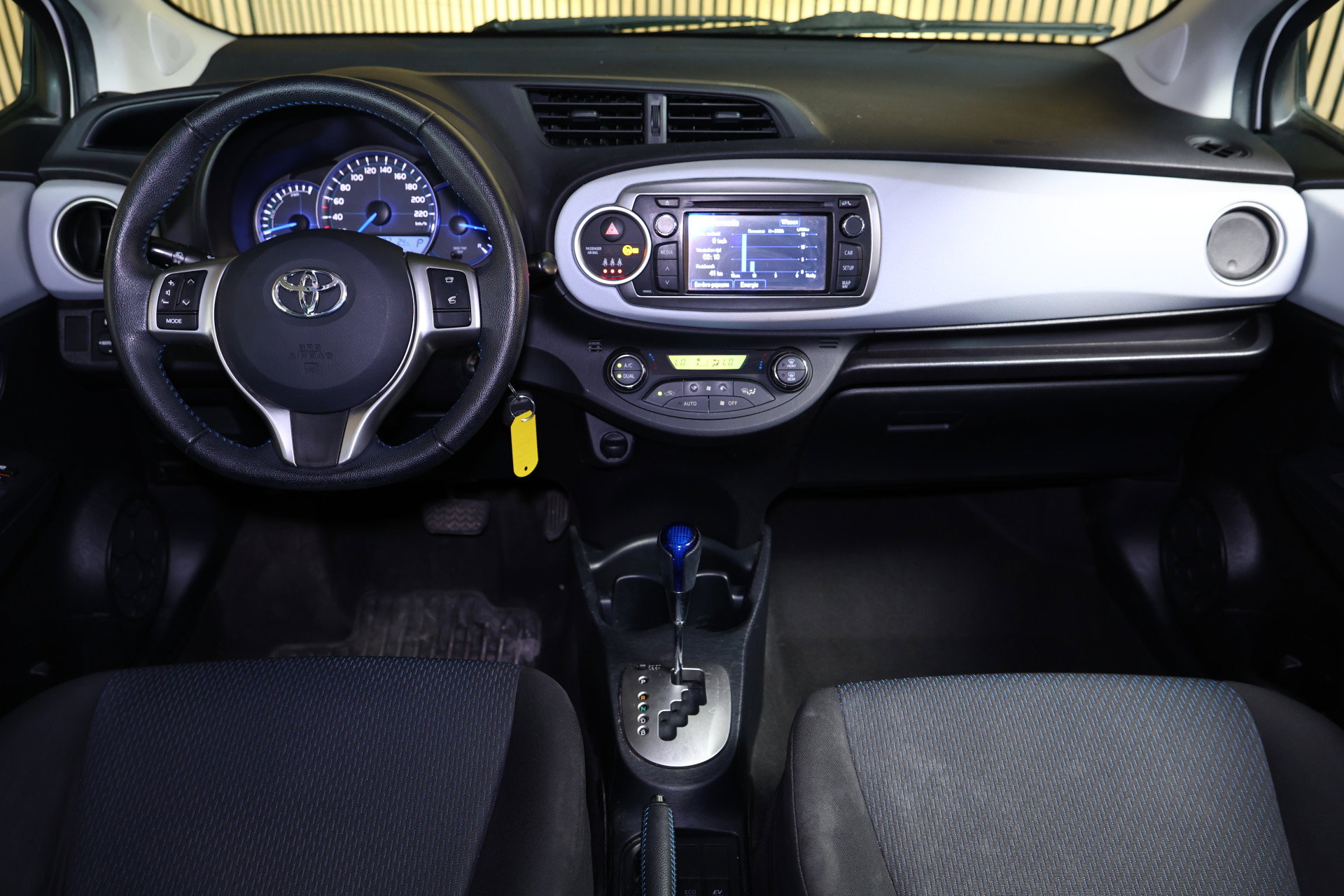 Toyota 1.5 Full Hybrid Comfort CLIMA RADIO AUTOMAAT "14 - foto 2