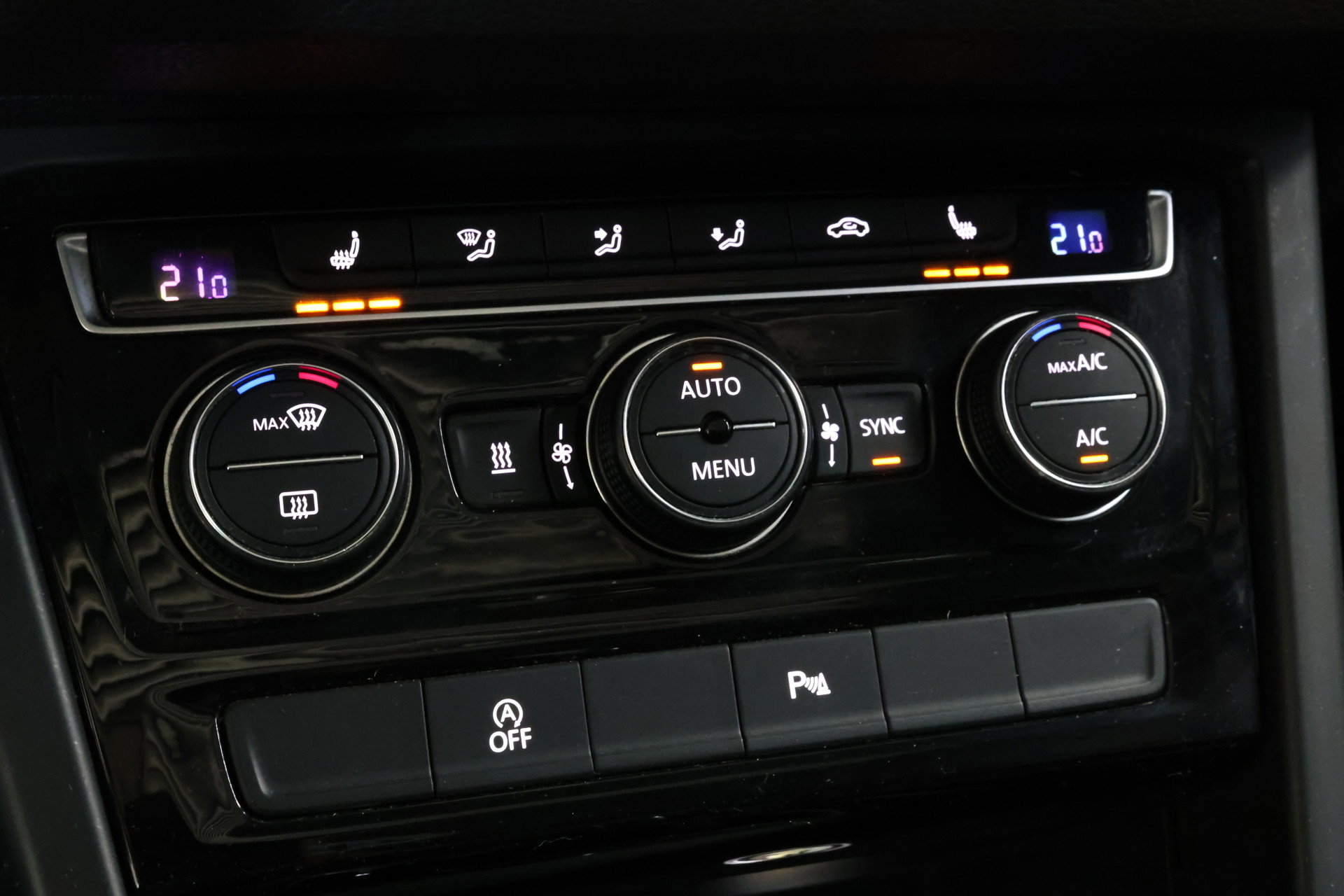 Volkswagen 1.4 TSI Highline Automaat Panodak Navigatie LED 2017 - foto 24