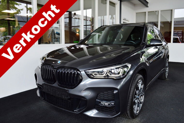 Foto van BMW X1 sDrive20i M-Sportedition | Panorama | Trekhaak