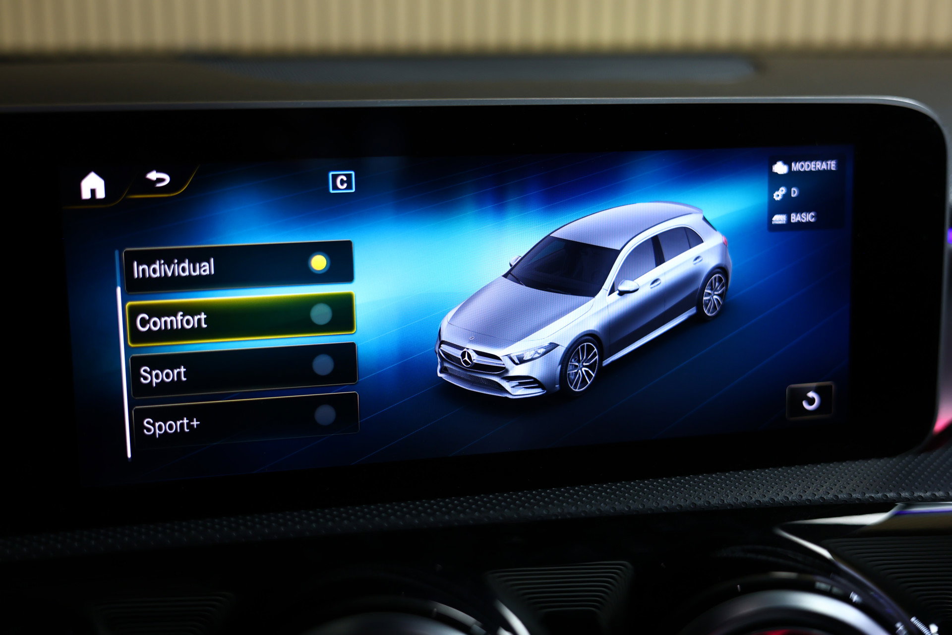 Mercedes-Benz AMG 35 4MATIC PANO NAVI CAMERA VIRTUAL CRUISE CLIMA SFEER STOELVW BT '19 - foto 36