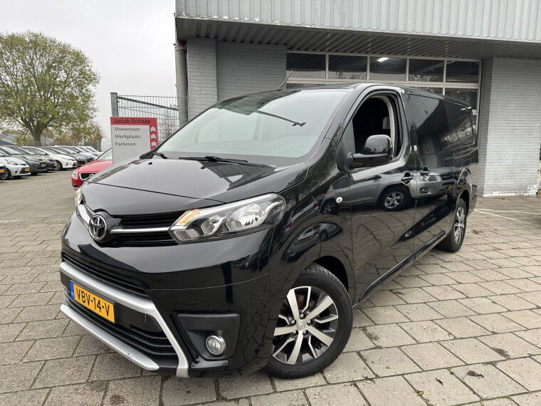 Foto van Toyota ProAce Worker 2.0 D-4D Creator Long DC 122pk
