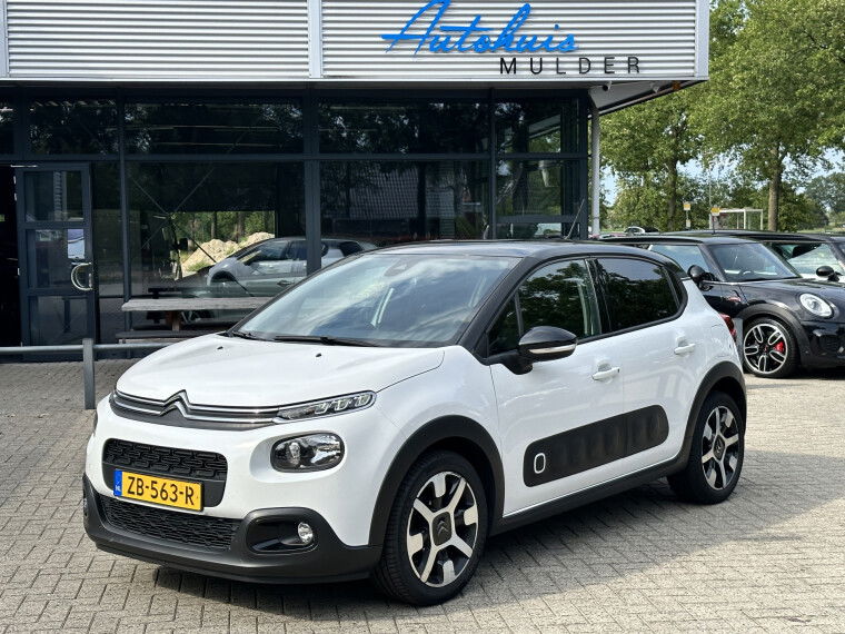 Foto van Citroën C3 1.2 PureTech Shine Clima/Cruise/Pdc/Getint glas/Line assist/Lmv'17