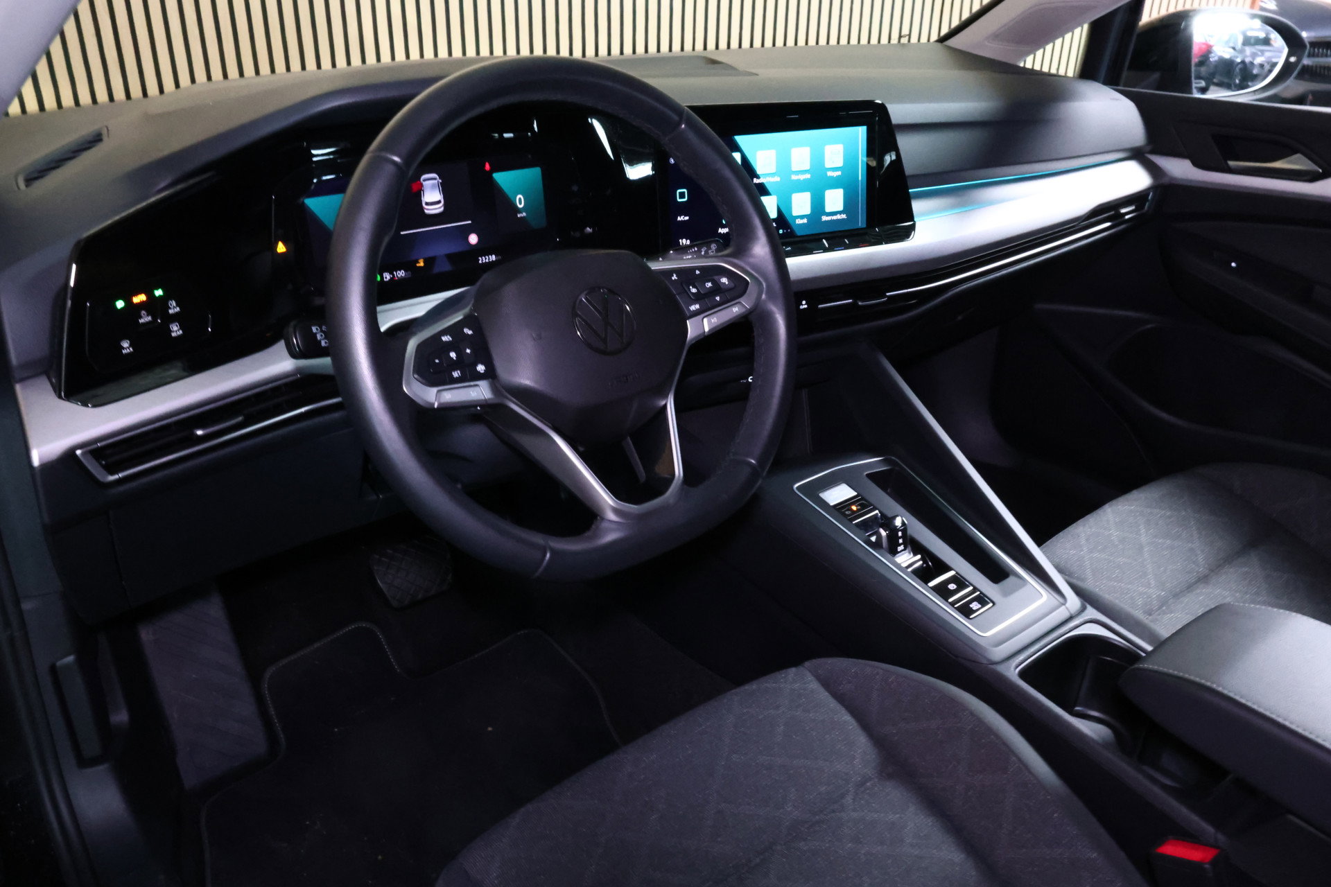 Volkswagen R line 1.0 eTsi AVM ACC CARPLAY CAMERA PDC '24 - foto 27