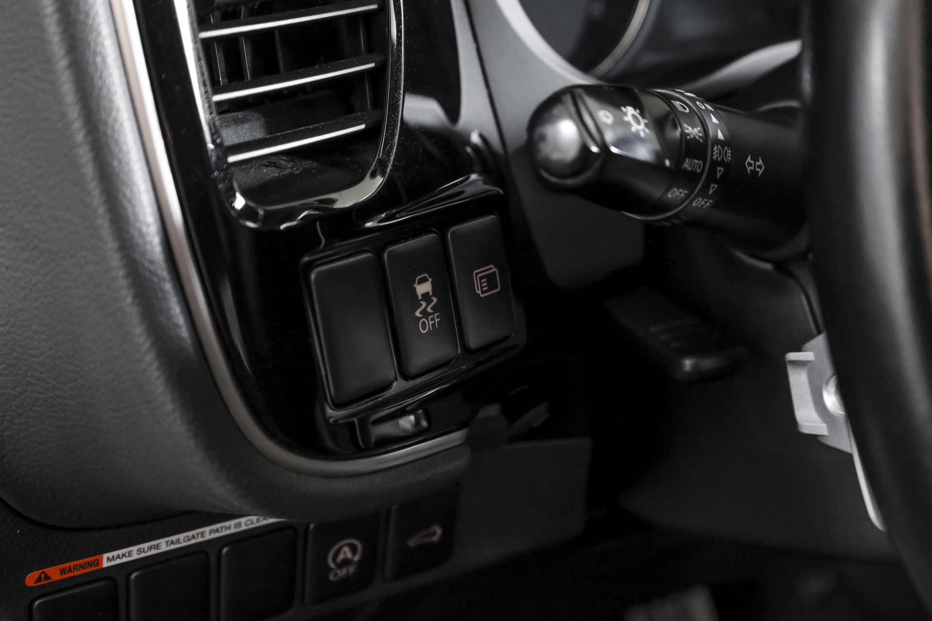 Mitsubishi - Outlander