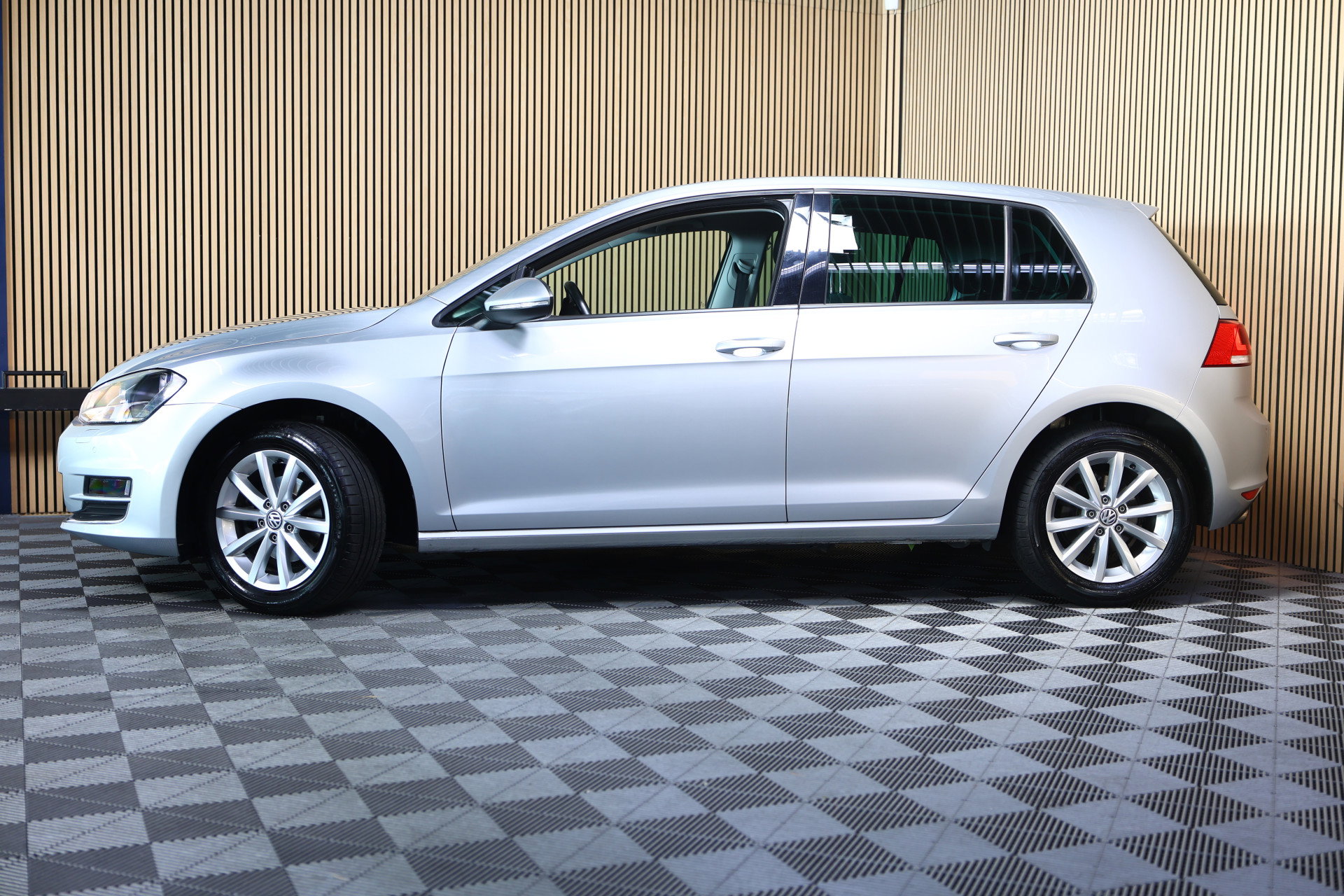 Volkswagen 1.4 TSI Highline LOUNGE AUTOMAAT ECC CRUISE PDC STOELVERWARMING '14 - foto 10