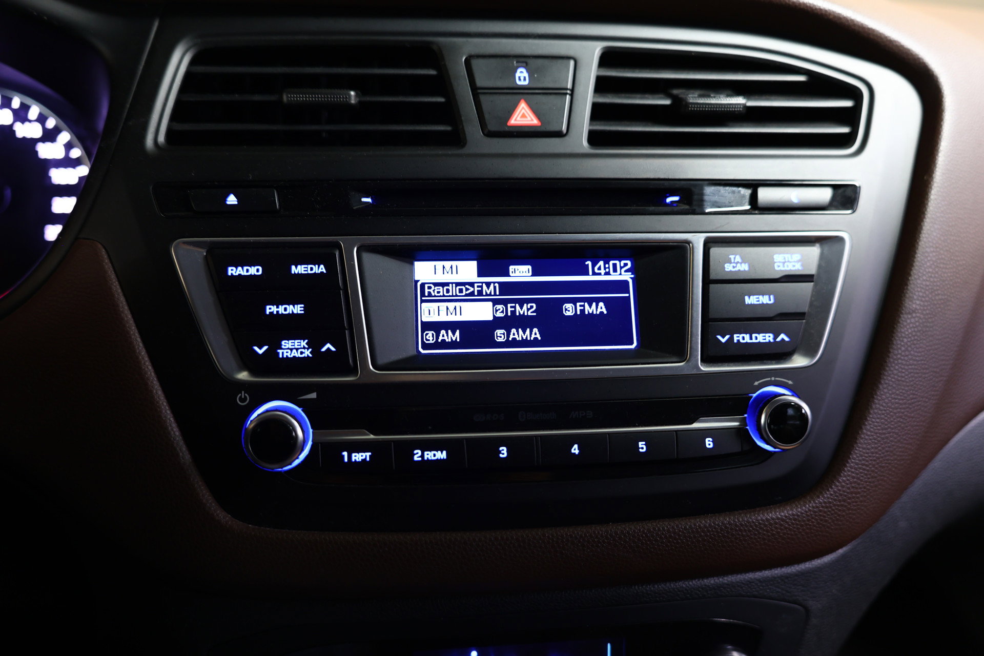 Hyundai 1.2 HP i-Motion Comfort CRUISE CLIMA BT THAAK '15 - foto 18