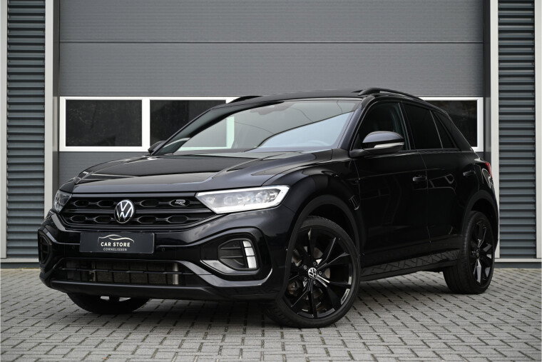 Foto van Volkswagen T-Roc 1.5 TSI / 3 X R-LINE / PANO / BLACK STYLE / IQ LIGHTS / VIRTUAL / CAMERA / ACC / TREKHAAK