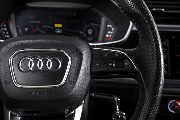 Audi - Q3