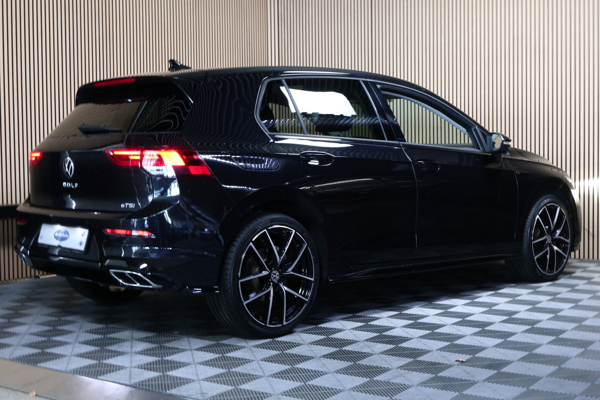 Volkswagen R line 1.0 eTsi AVM ACC CARPLAY CAMERA PDC '24 - foto 5