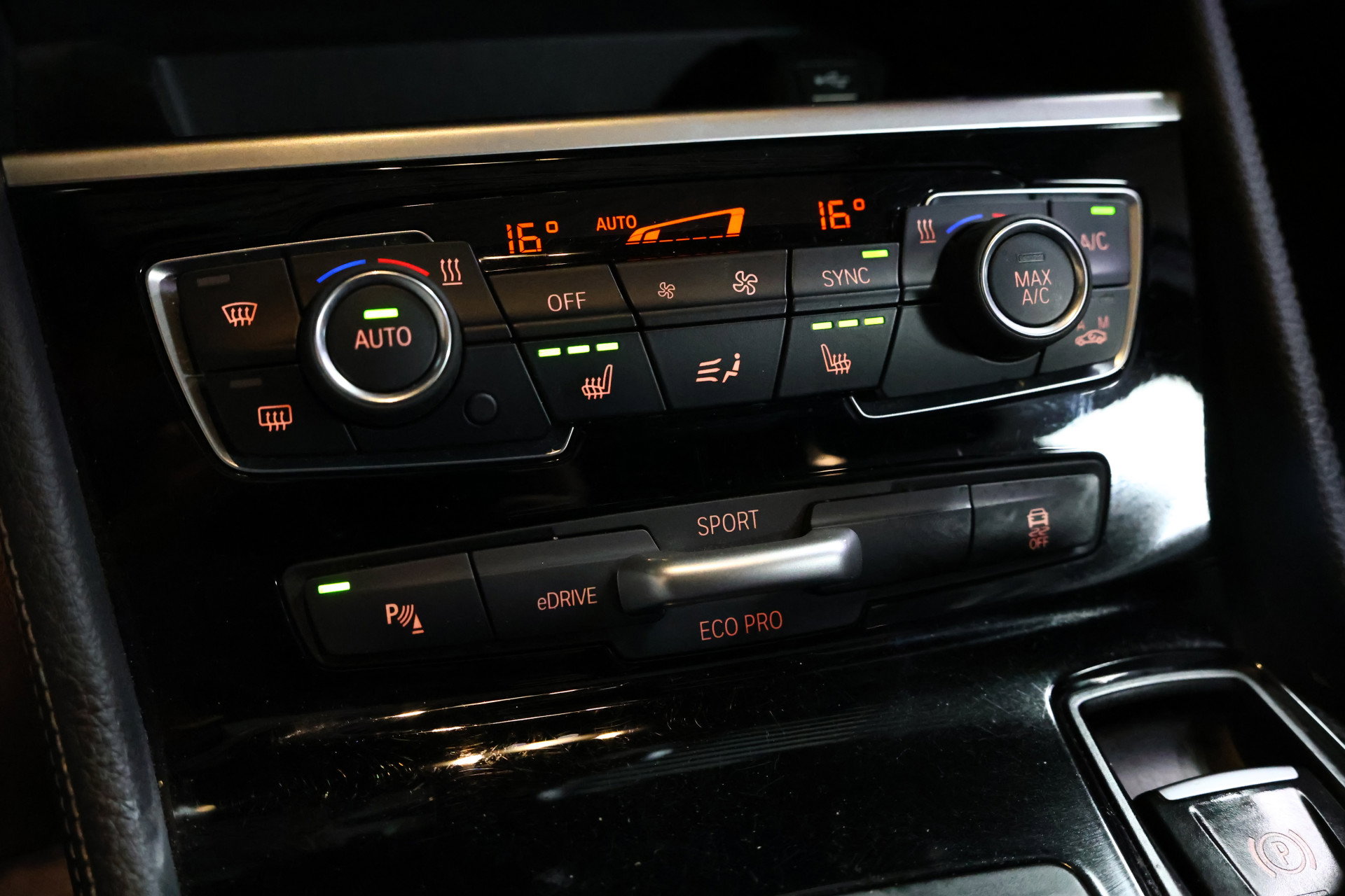 BMW Active Tourer 225xe M SPORT iPerform PLUGIN AUTOM PANO NAVI "20 - foto 27