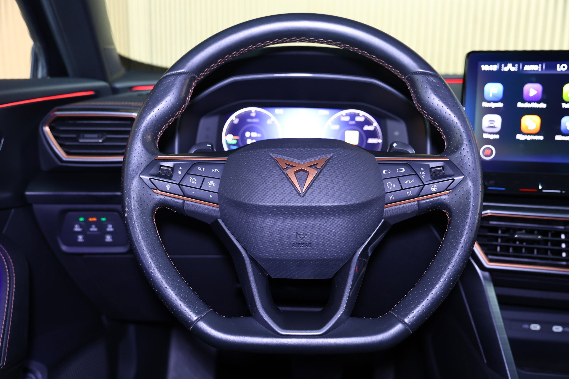 CUPRA 1.4 e-Hybrid Adrenaline AVM CARPLAY NAVI PANO MEMORY VIRTUAL CAMERA SFEER "23 - foto 17