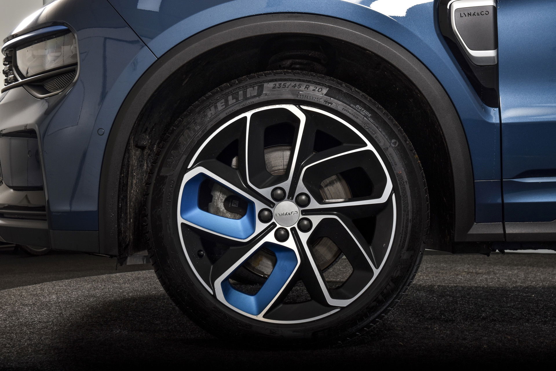 Lynk & Co - 01