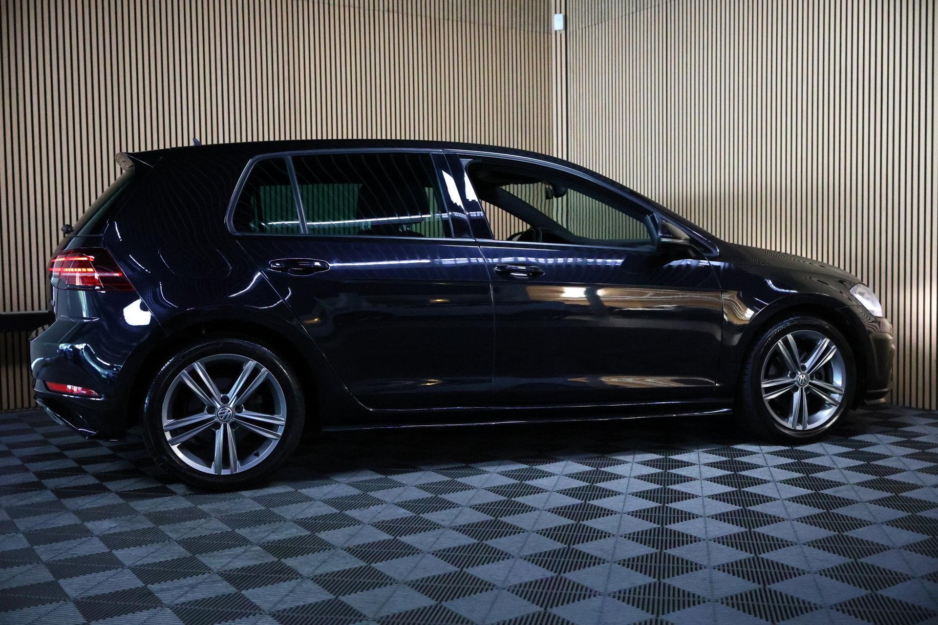 Volkswagen 1.5 TSI Highline Business R DSG NAVI DYNAUDIO ACC CLIMA STOELVW LED '17 - foto 9