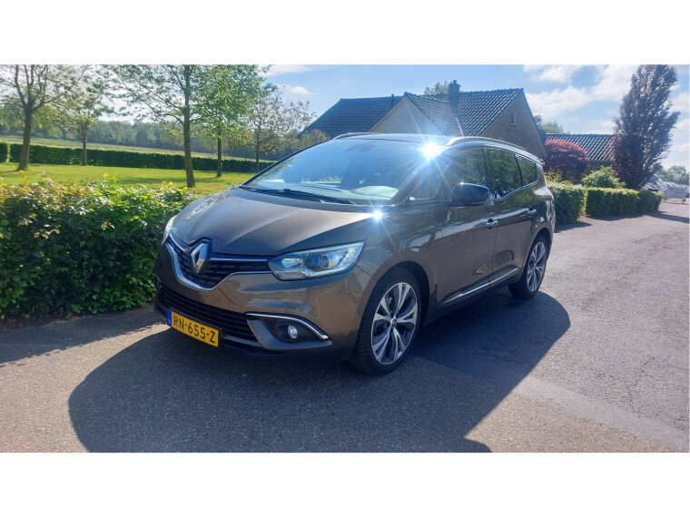 Foto van Renault Grand Scénic 1.5 dCi Intens Hybrid Assist