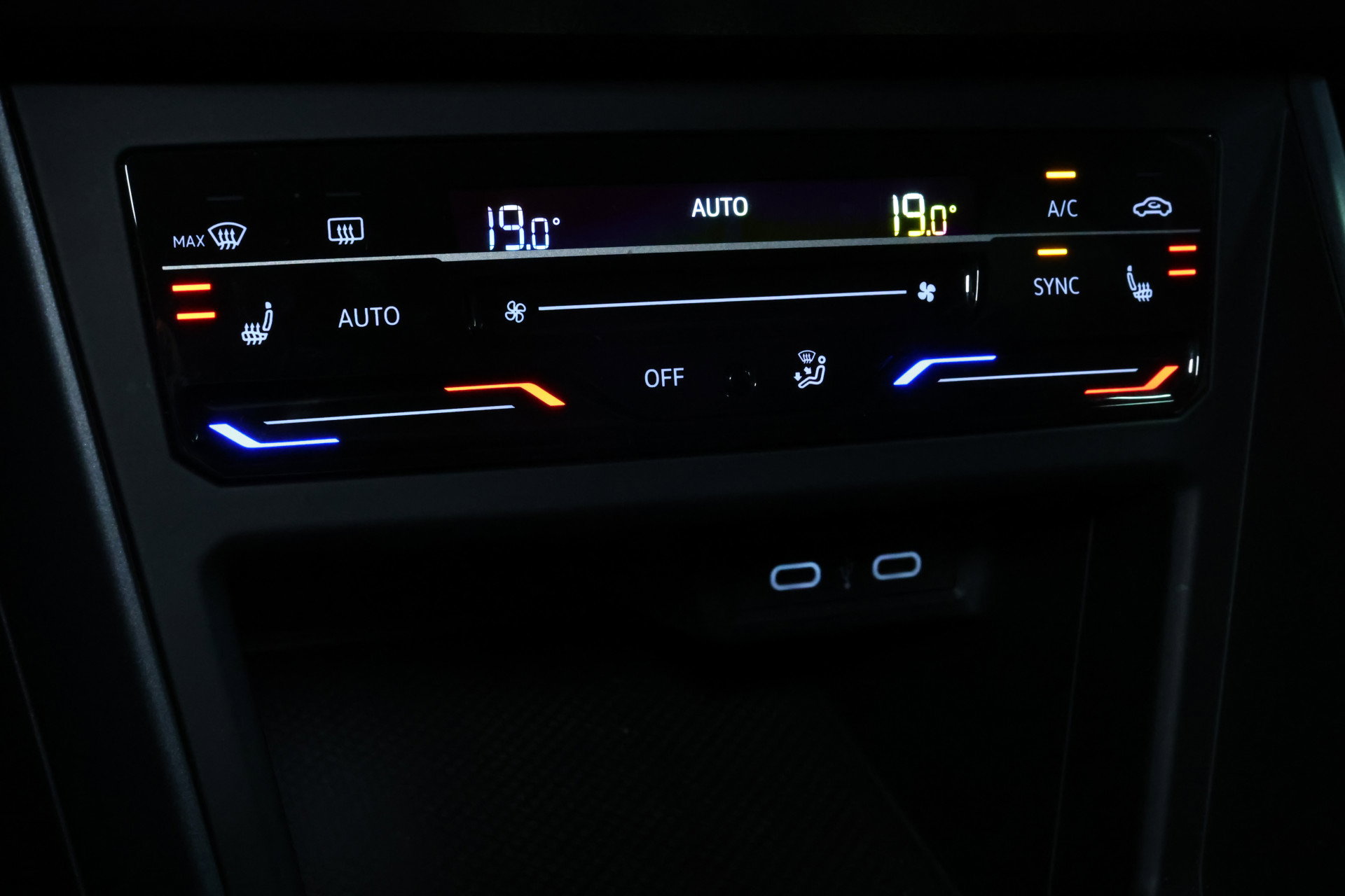 Volkswagen 1.0 TSI R-Line Business AVM DSG NAVI CARPLAY PANO STOELVW '22 - foto 30