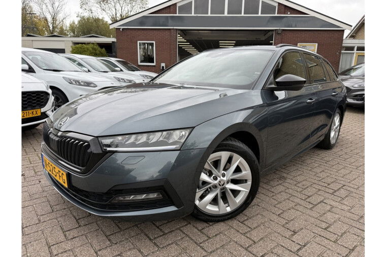 Foto van Škoda Octavia Combi 1.0 e-TSI Sport Business Navi, Camera, Carplay